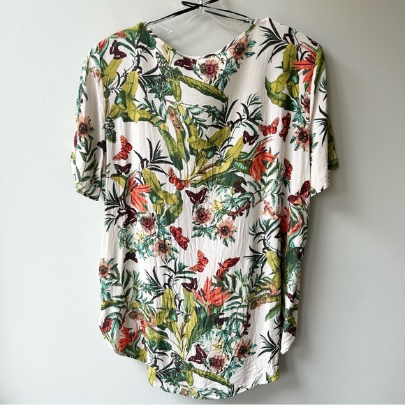 H&M tropical floral print v-neck blouse - Picture 5 of 8